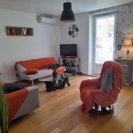 Maison de village avec cour intérieure et terrasse Septfonds Esterno foto