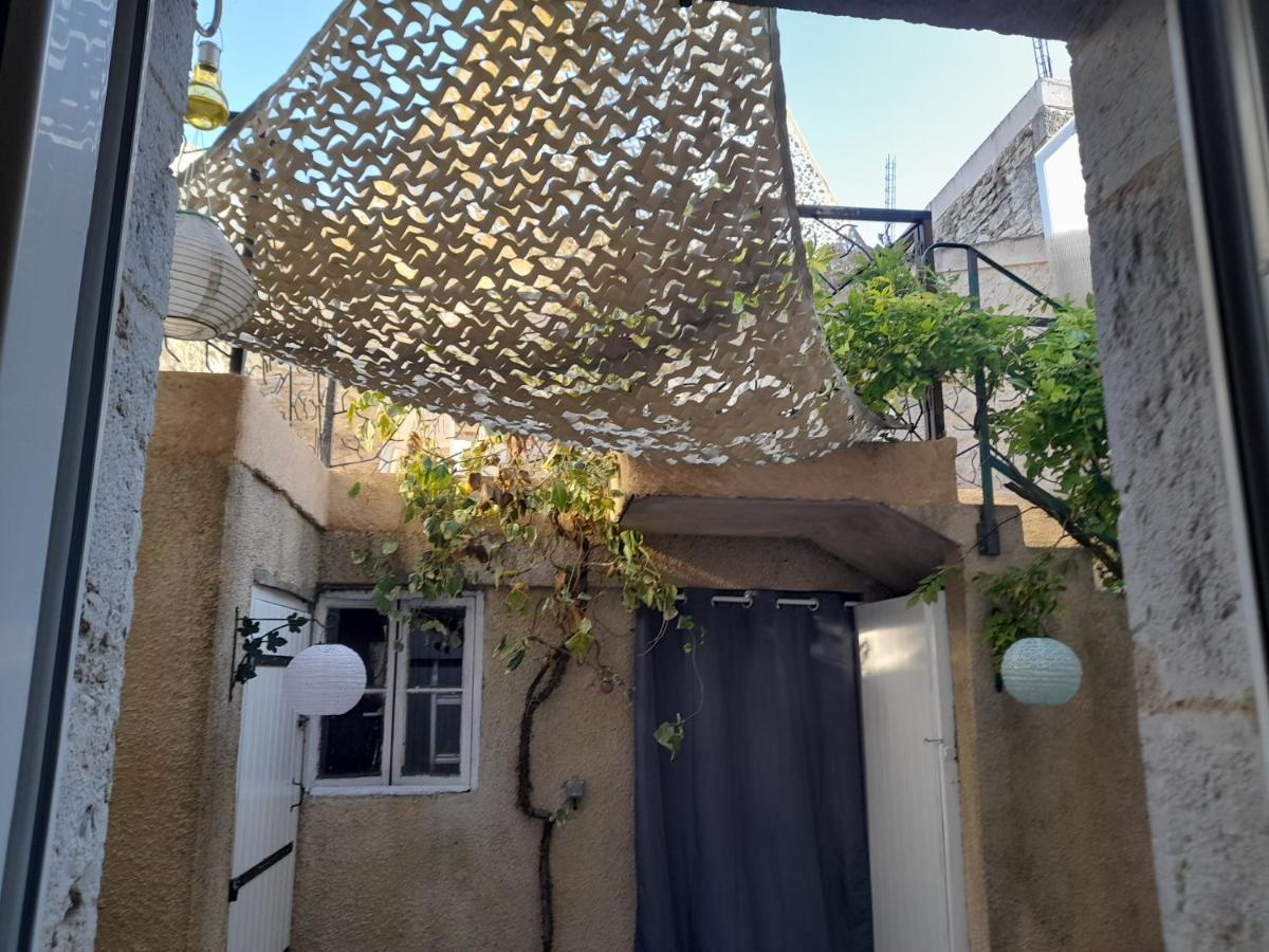Maison de village avec cour intérieure et terrasse Septfonds Esterno foto