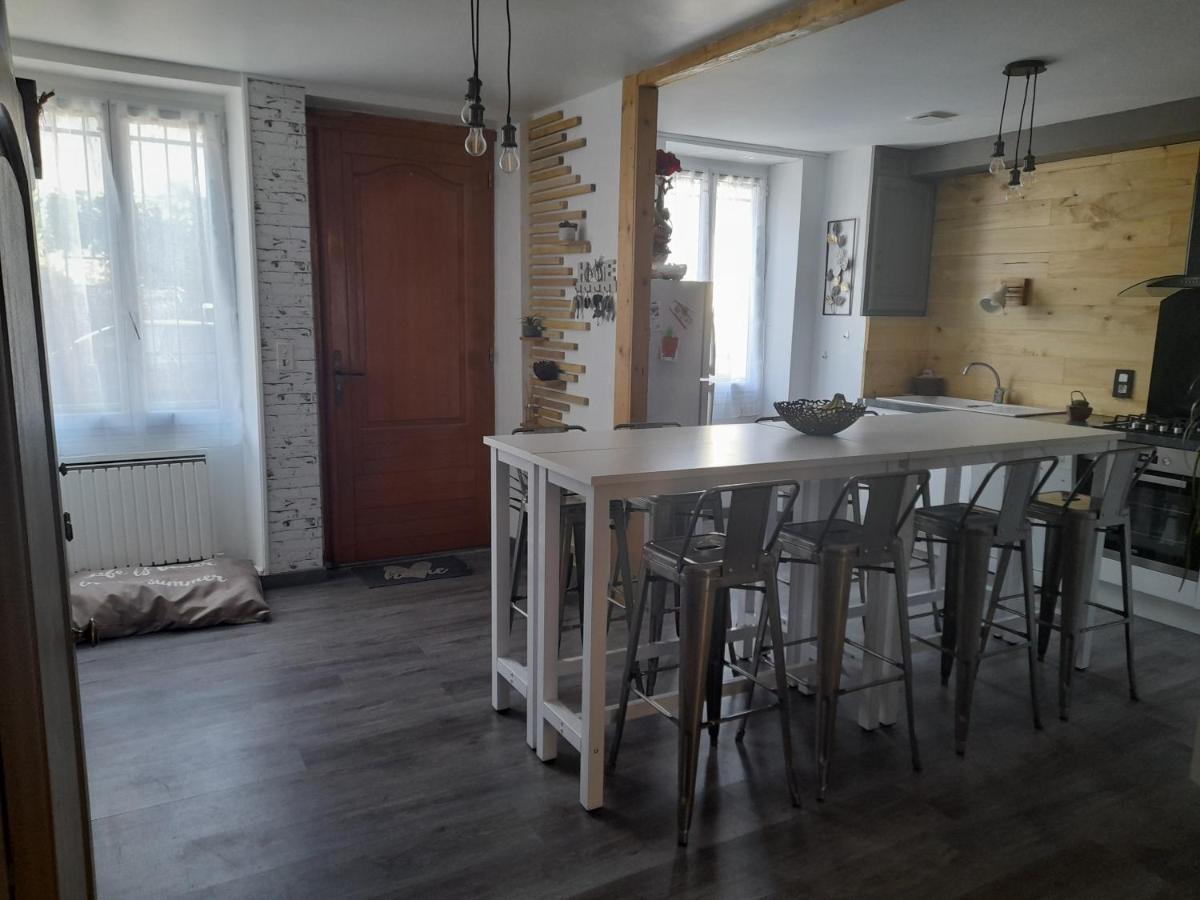 Maison de village avec cour intérieure et terrasse Septfonds Esterno foto