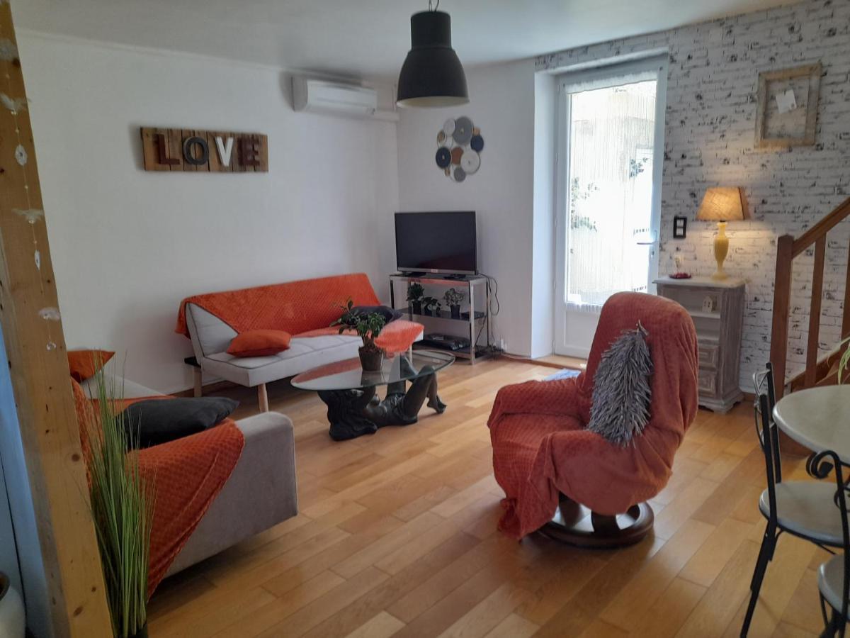 Maison de village avec cour intérieure et terrasse Septfonds Esterno foto
